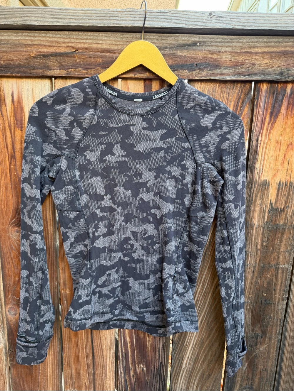 Lululemon Swiftly Tech Camo Long Sleeve With Thumbholes XS/S